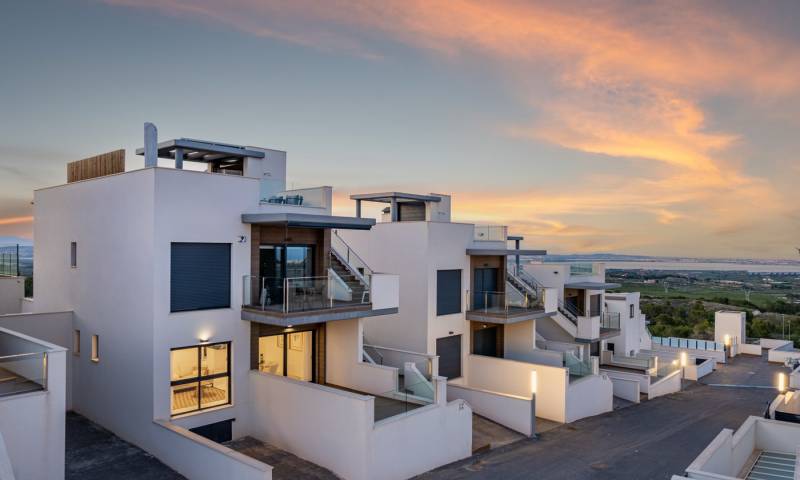 Descubre el paraíso natural en nuestro residencial con vistas en San Miguel de Salinas