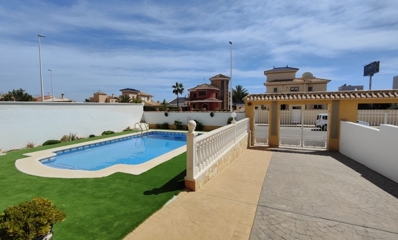  - Villa - Orihuela Costa - La Zenia