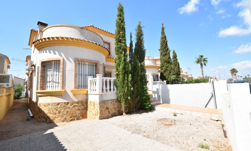  - Villa - Los Montesinos - La Herrada